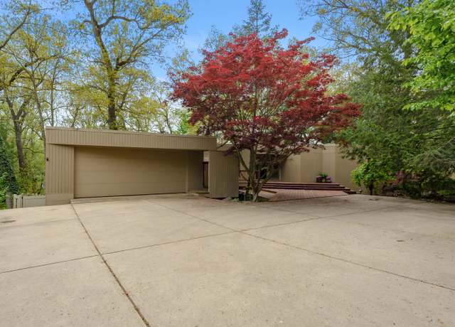 Property at 5201 Colony Woods Dr, Kalamazoo, MI 49009, 4 beds, 2.5 baths