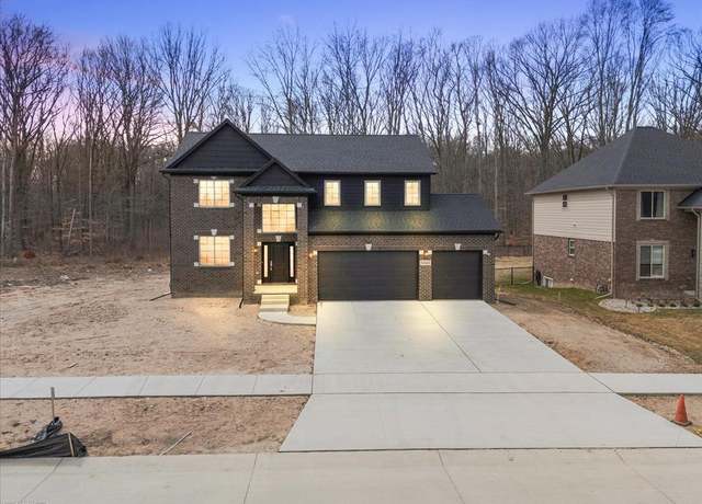 Property at 50423 Oakbrooke Dr, Chesterfield, MI 48047, 4 beds, 2.5 baths