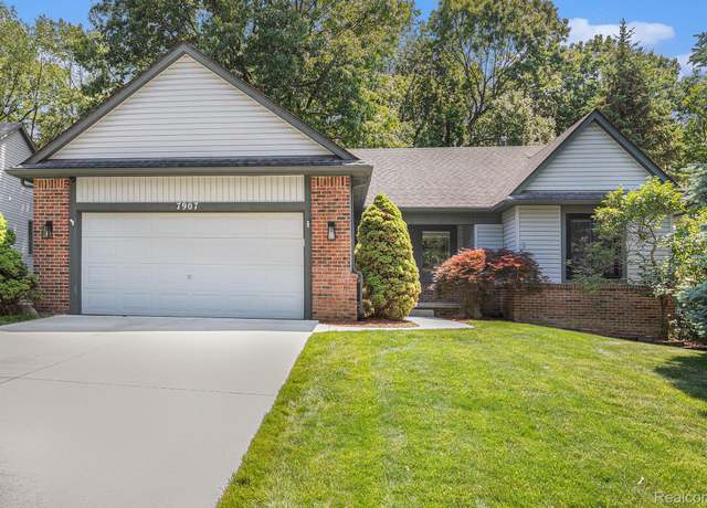 Property at 7907 Hoffman Dr, Waterford, MI 48327, 3 beds, 3 baths