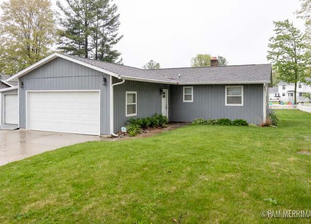Property at 8220 Indian Shores Dr, Howard City, MI 49329, 2 beds, 1 bath