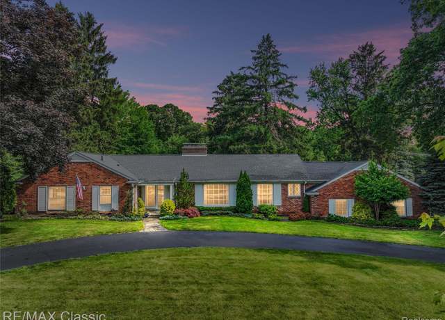Property at 830 Jonathan Ln, Bloomfield Hills, MI 48302, 3 beds, 3 baths