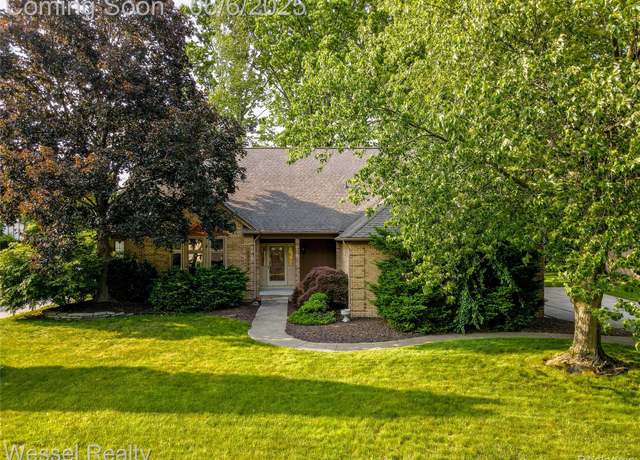 Property at 53778 Oakview Dr, Shelby Twp, MI 48315, 4 beds, 4 baths