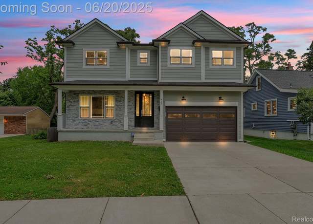 Property at 423 Woodlawn Ave, Royal Oak, MI 48073, 4 beds, 4.5 baths