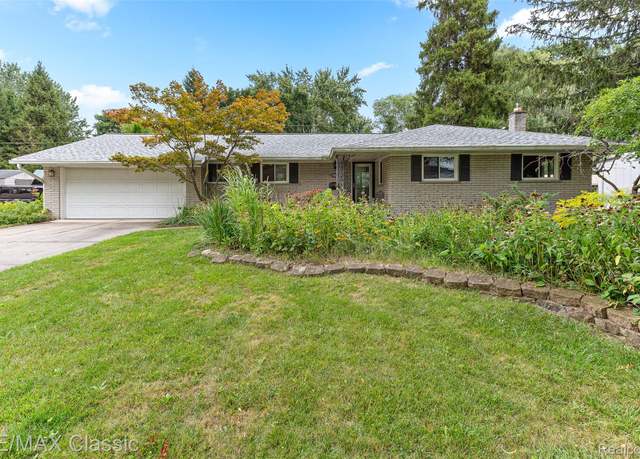 Property at 17398 Westbrook Dr, Livonia, MI 48152, 3 beds, 2.5 baths