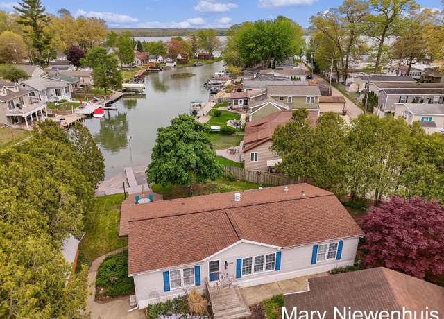 Property at 2889 S Patterson Rd, Wayland, MI 49348, 4 beds, 3 baths