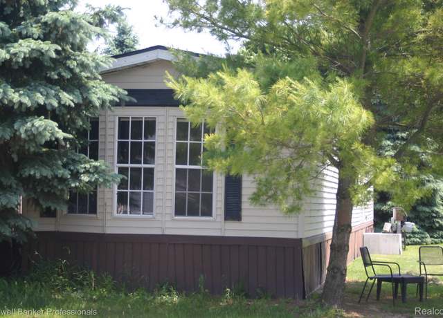 Property at 264 Sarah Fern Ct, Lapeer, MI 48446, 2 beds, 2 baths