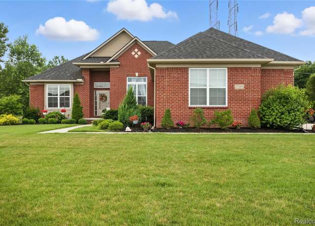 Property at 27245 Ritter Blvd, Flat Rock, MI 48134, 3 beds, 2.5 baths