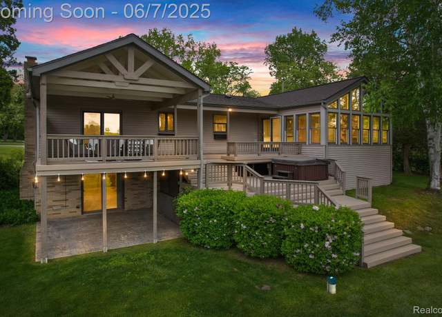 Property at 11404 Cedar Bend Dr, Pinckney, MI 48169, 4 beds, 2.5 baths