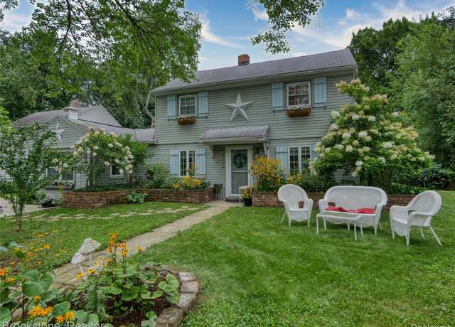 Property at 7146 Arrowood Dr, West Bloomfield Charter Township, MI 48324, 4 beds, 3 baths
