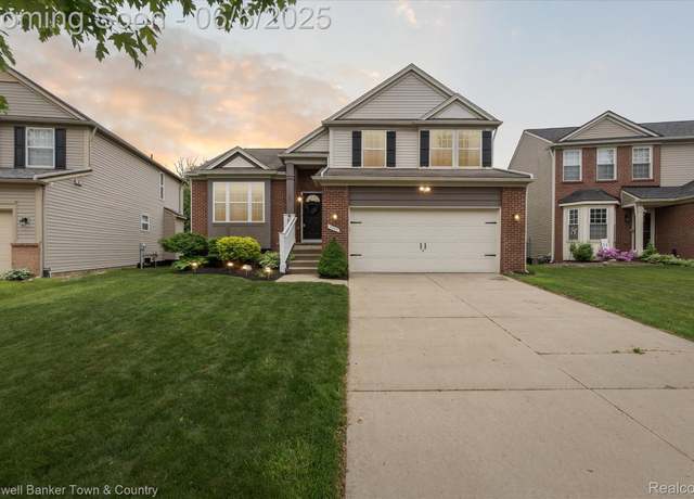 Property at 1111 Callaway Ct, Howell, MI 48843, 3 beds, 2.5 baths