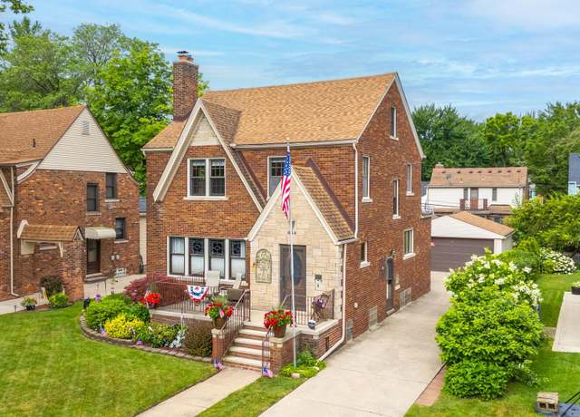 Property at 648 S Highland St, Dearborn, MI 48124, 4 beds, 2.5 baths