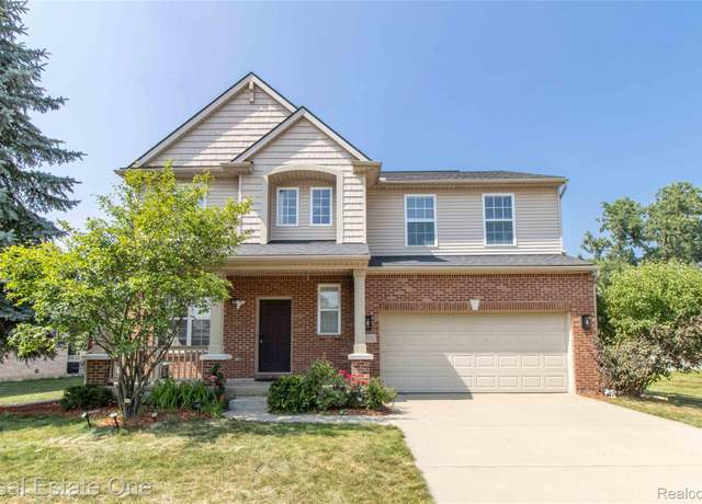 Property at 30102 Sparkleberry Dr, Southfield, MI 48076, 4 beds, 3.5 baths
