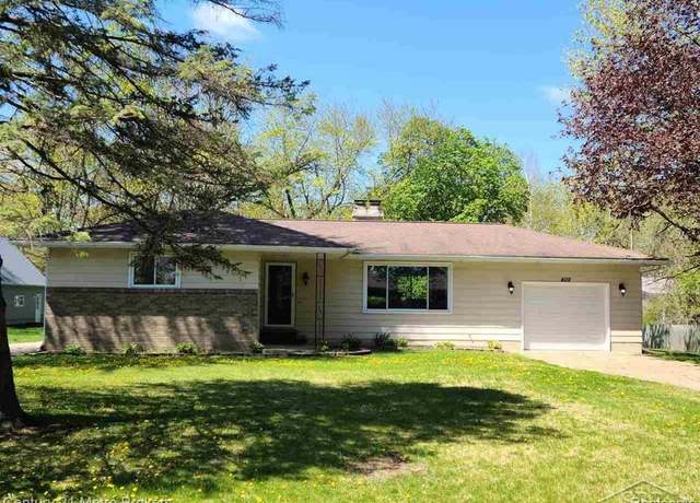 Property at 409 Abingdon St, Chesaning, MI 48616, 3 beds, 1.5 baths