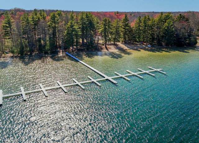 Property at 9086 N Tottenham Dr, Traverse City, MI 49685, 4 beds, 3 baths