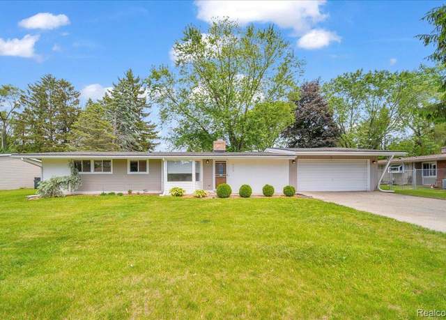 Property at 2098 Helmsford Dr, Wolverine Lake, MI 48390, 3 beds, 1.5 baths