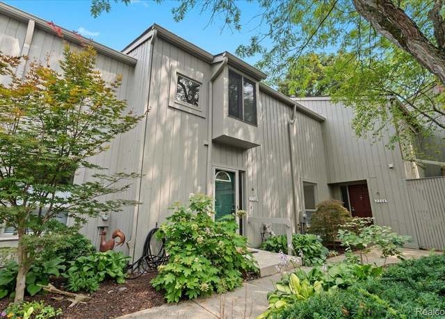 Property at 2208 Applewood Ct, Ann Arbor, MI 48103, 4 beds, 3.5 baths