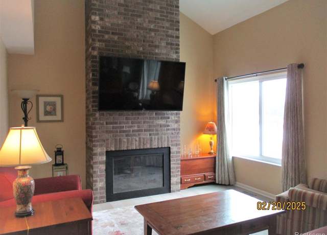 Property at 35468 Heritage Ln, Farmington, MI 48335, 3 beds, 2.5 baths