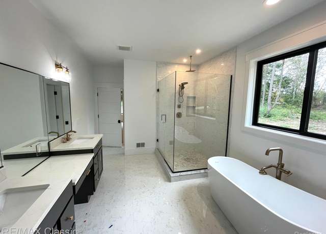 Property at 2323 Canterwood, Highland Charter Township, MI 48357, 4 beds, 3.5 baths