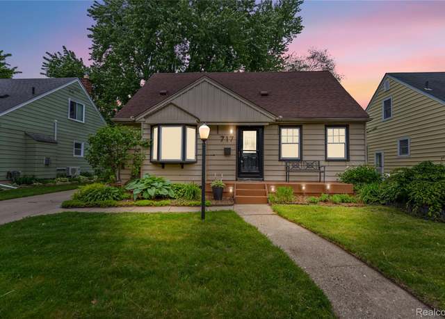 Property at 717 N Vermont Ave, Royal Oak, MI 48067, 3 beds, 2 baths
