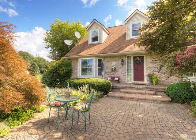Property at 5744 Hidden Lane Ct, White Lake Charter Township, MI 48383, 3 beds, 2.5 baths