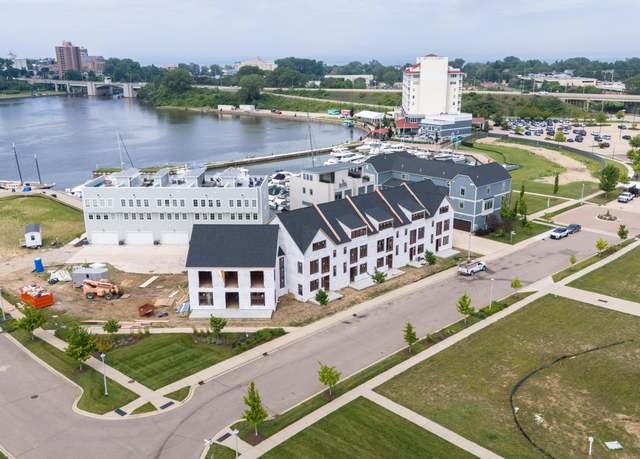 Property at 998 Harbor Dr E, St Joseph, MI 49085, 3 beds, 2.5 baths