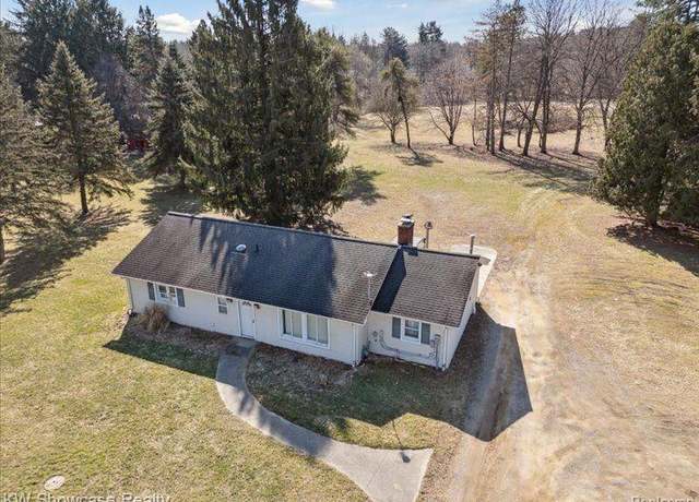Property at 1700 Cooley Lake Rd, Milford, MI 48381, 3 beds, 1 bath