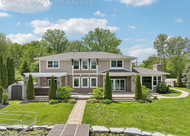 Property at 13525 Torrey Rd, Fenton, MI 48430, 4 beds, 4.5 baths