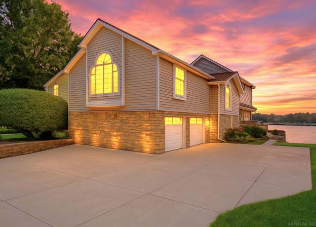 Property at 3160 Lexington Rd, Waterford Charter Township, MI 48328, 3 beds, 3.5 baths