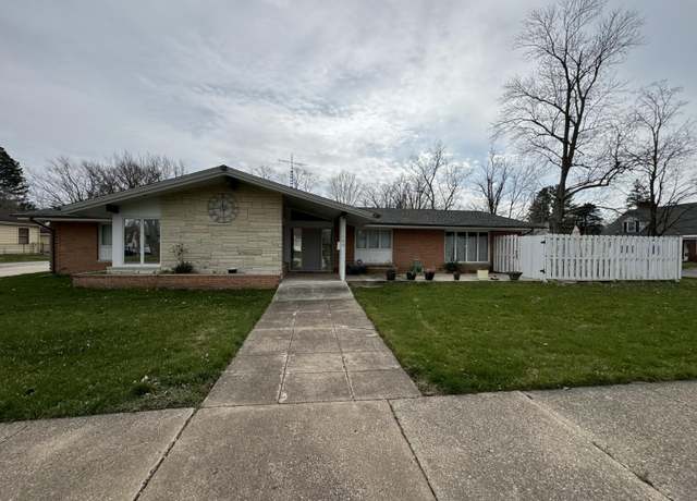 Property at 146 W May St, Benton Harbor, MI 49022, 3 beds, 2.5 baths