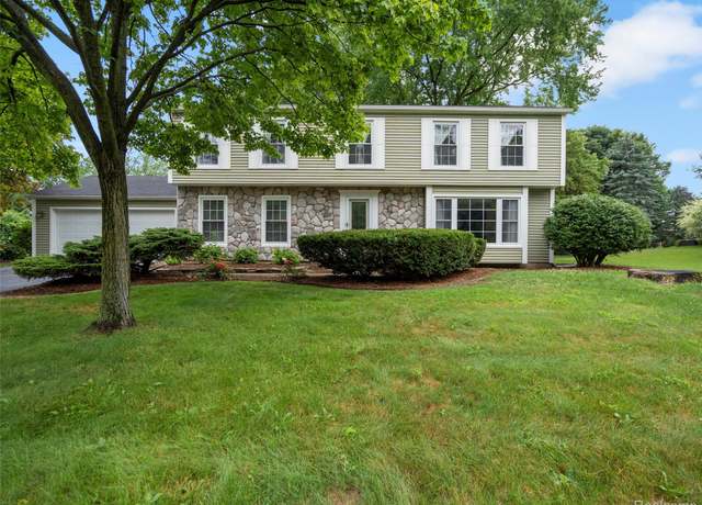 Property at 1959 W Spinningwheel Ln, Bloomfield Hills, MI 48304, 4 beds, 2.5 baths