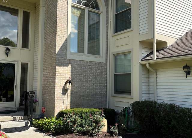 Property at 6094 Simsbury Ct Simsbury Ct Ct #5, West Bloomfield Charter Township, MI 48322, 3 beds, 2.5 baths