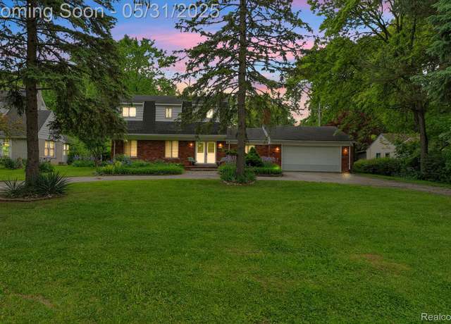 Property at 2408 Otter St, Warren, MI 48092, 4 beds, 2.5 baths