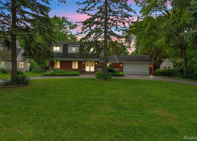Property at 2408 Otter St, Warren, MI 48092, 4 beds, 2.5 baths