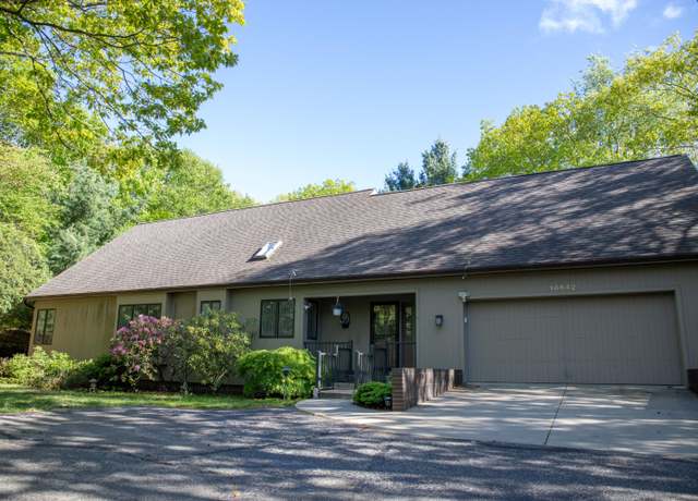 Property at 18642 Pawnee Dr, Spring Lake, MI 49456, 4 beds, 3.5 baths