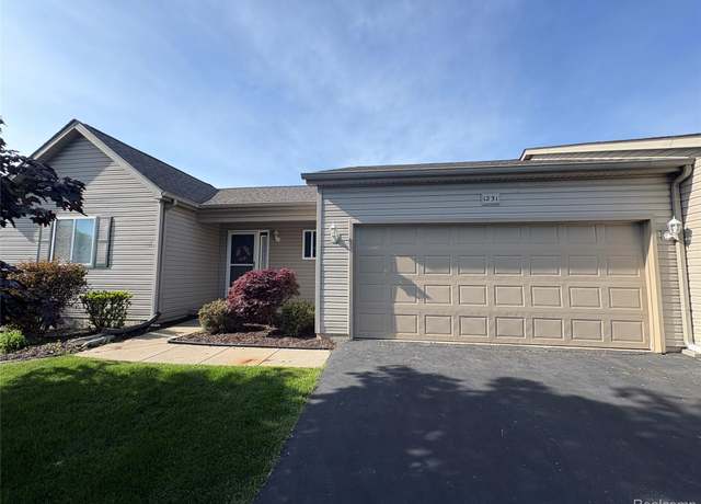 Property at 1231 Crystal Pointe Cir, Fenton, MI 48430, 2 beds, 1.5 baths
