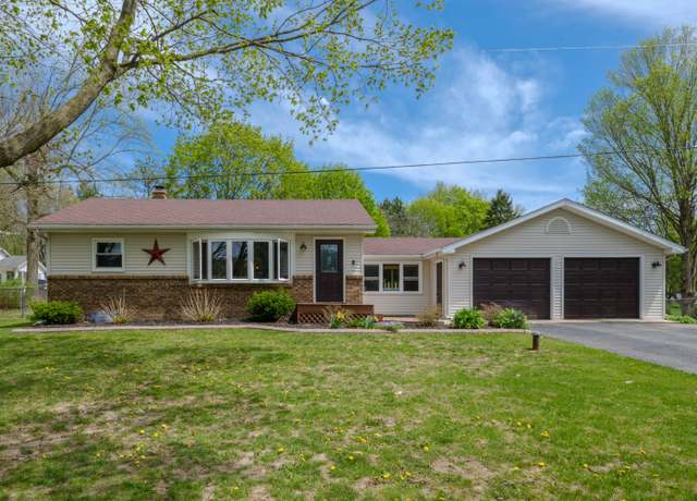 Property at 934 N 7th St, Kalamazoo, MI 49009, 4 beds, 2 baths