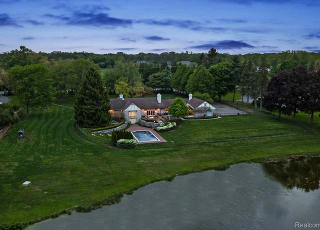 Property at 530 E Long Lake Rd, Bloomfield Hills, MI 48304, 5 beds, 5.5 baths