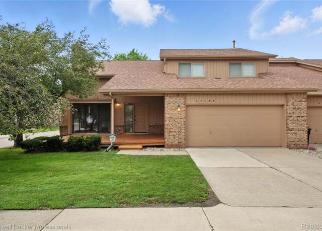 Property at 37438 N Laurel Park Dr, Livonia, MI 48152, 2 beds, 2.5 baths