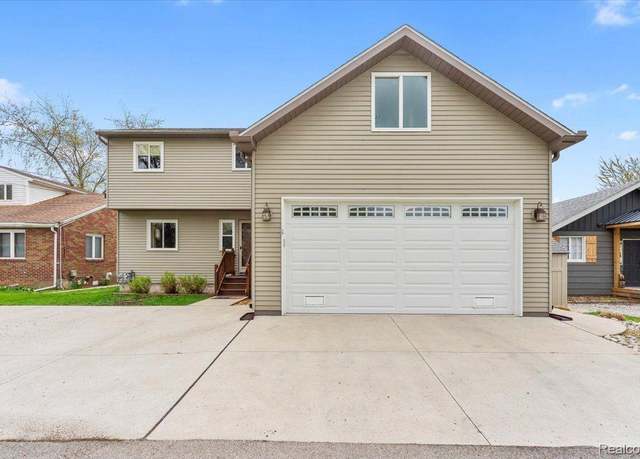 Property at 13516 Venetian Dr, Monroe, MI 48161, 3 beds, 2 baths