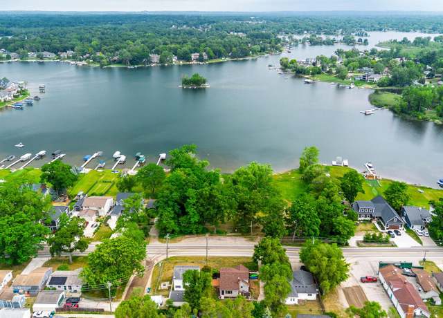 Property at 1311 W Oakley Park Rd, Commerce Twp, MI 48390, 3 beds, 2 baths