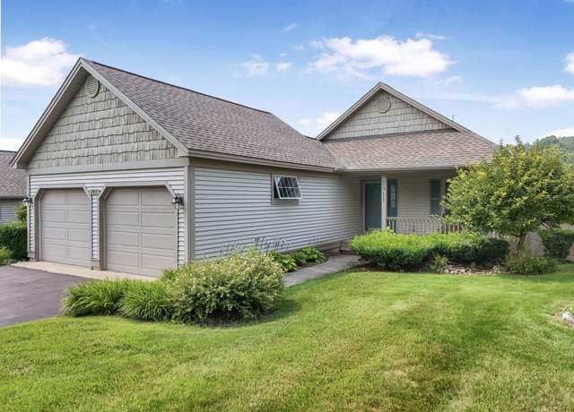 Property at 2911 E Crown Dr, Garfield Charter Township, MI 49684, 3 beds, 2.5 baths