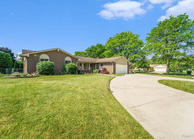 Property at 33521 Curtis Rd, Livonia, MI 48152, 3 beds, 3.5 baths