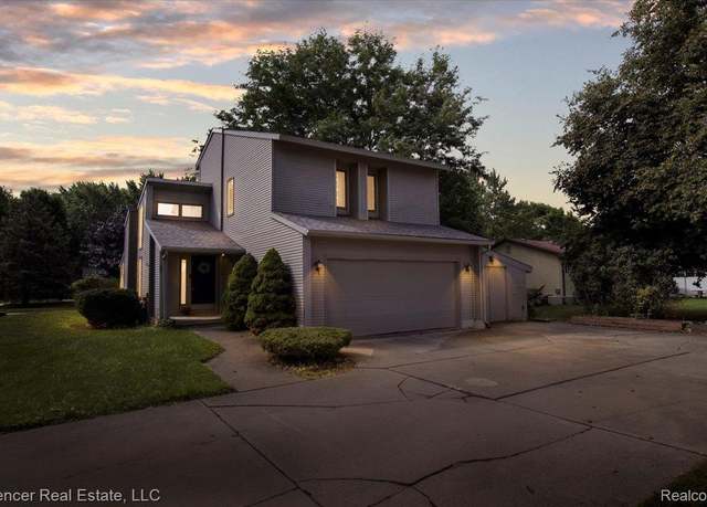 Property at 734 Locust Dr, Davison, MI 48423, 3 beds, 2.5 baths