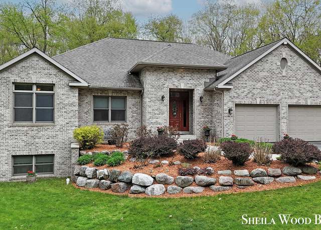 Property at 903 10 Mile Rd NW, Sparta, MI 49345, 4 beds, 4 baths