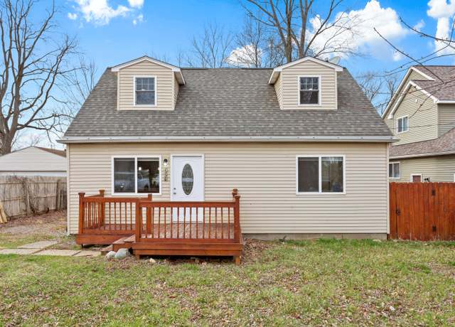 Property at 1330 Bamford St, Waterford, MI 48328, 3 beds, 2 baths