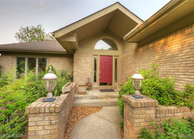 Property at 2692 Mulligan Dr, Jackson, MI 49203, 3 beds, 3 baths
