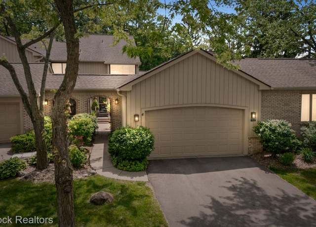 Property at 1122 Meadowglen Ct, Bloomfield Hills, MI 48304, 2 beds, 2.5 baths