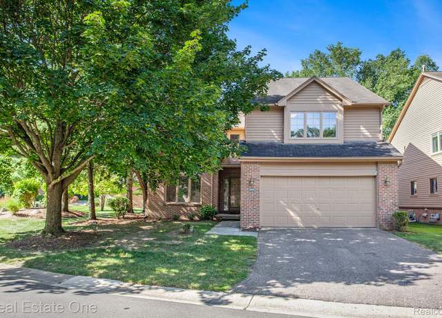 Property at 6630 Heron Pt, West Bloomfield, MI 48323, 3 beds, 2.5 baths