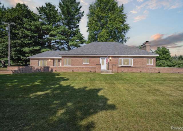 Property at 3140 Pingree Rd, Howell, MI 48843, 3 beds, 2 baths