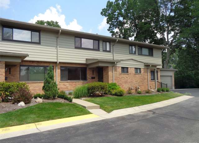 Property at 112 E Hickory Grove Rd, Bloomfield Hills, MI 48304, 3 beds, 1.5 baths